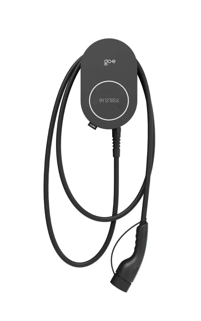 Polnilna postaja go-e Charger CORE (11/22 kW) z integriranim polnilnim kablom Type 2